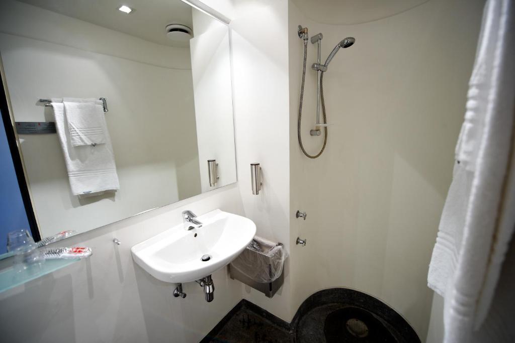 Idraettens Hus Hotel Og Konference Brondbyvester Room photo